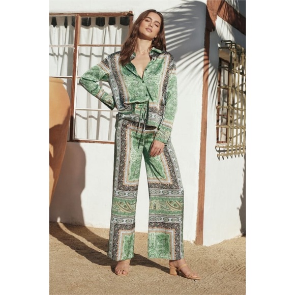 Lulu’s Satin Wide-Leg Pants - Picture 3 of 4